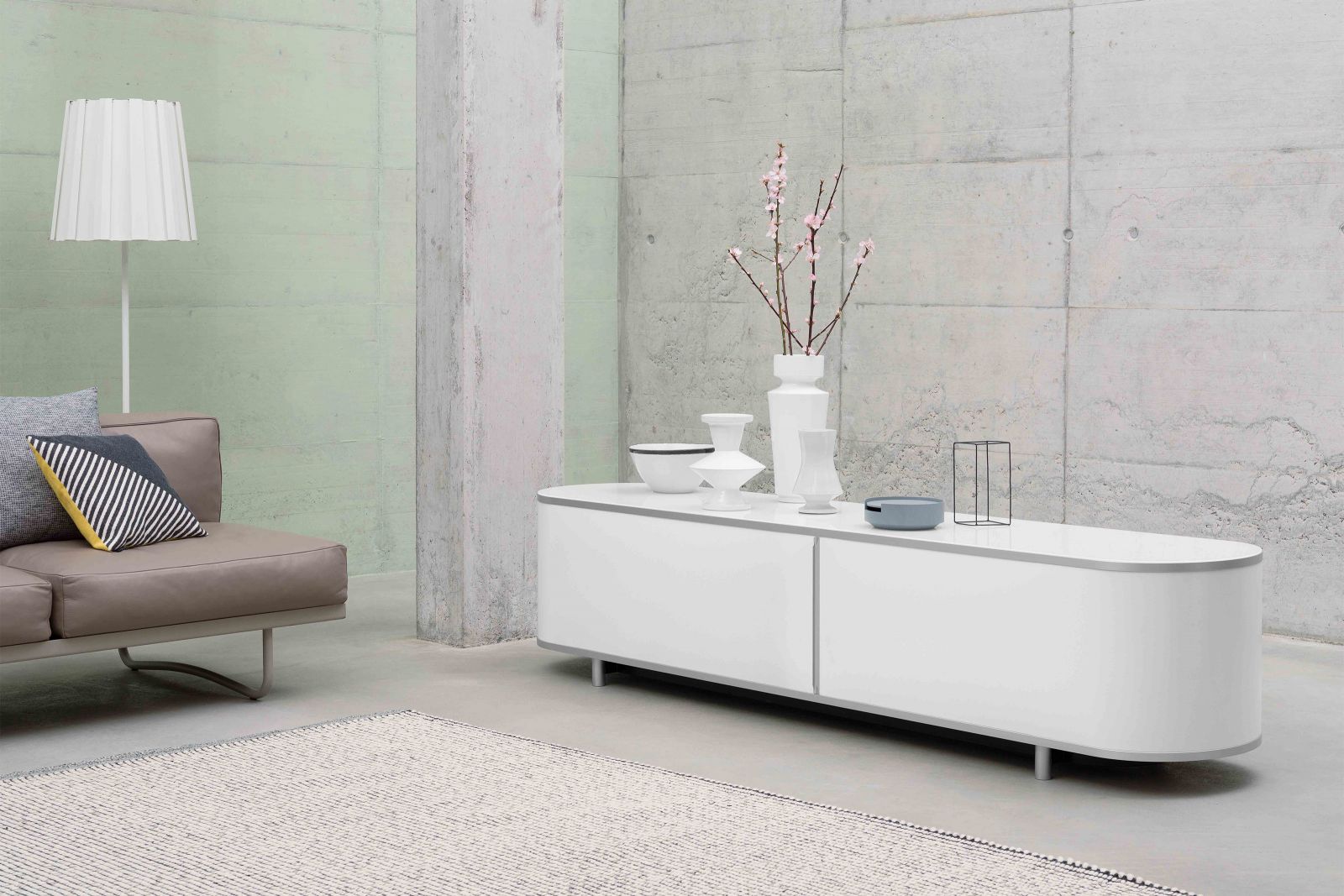 Die Möbel von Wogg verkörpern technische Raffinesse, Funktionalität und zeitloses Design. So auch die Produktlinie «Wogg Liva» des Designers Benny Mosimann, die mit Leichtigkeit und Harmonie moderne Wohnungen und das Home Office bereichert.