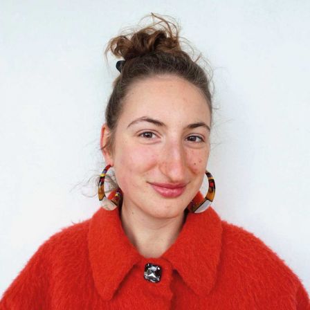 Zora Weidkuhn, die Textildesign an der HSLU Design & Kunst studiert, konnte mit ihrer Idee einer mobilen Teppich-Insel als persönlicher Ruheort überzeugen.