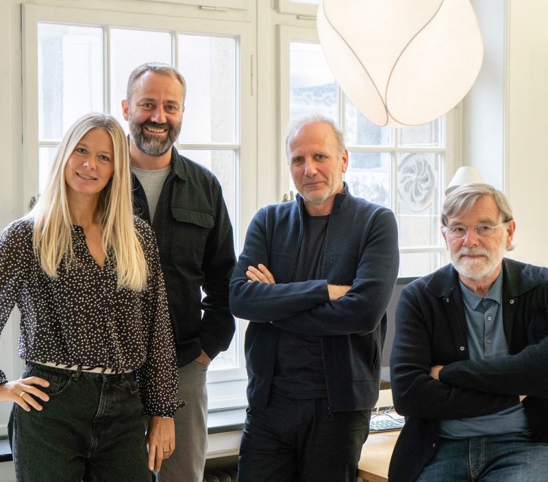 Das Ehepaar Kirsten und Jürgen Henkel gründete mit den Designern Peter Wirz und Carsten Jörgensen (v.l.) die Marke «Made to stay» mit Sitz im luzernischen Horw. Sie stellen Produkte her, die erschwinglich sind und ein Leben lang bestehen können.