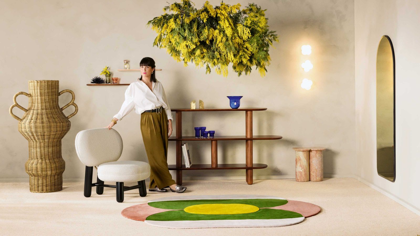 Margaux Keller wurde in Genf geboren, wuchs in Marseille auf und studierte in Paris. Aus ihrem Studio im Marseiller Antiquaires-Quartier trägt sie den Esprit des Südens in die Interieurs Europas. Foto: L. Melone.