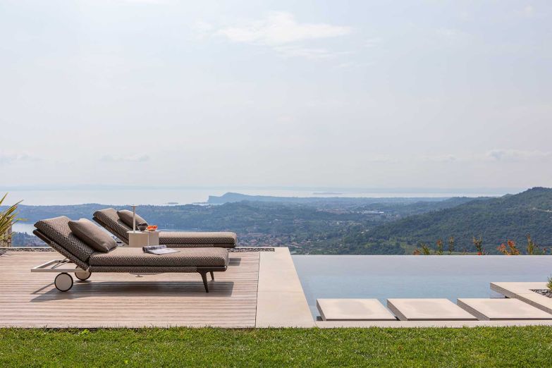 Zu den Dienstleistungen von AL LAGO INTERIORS gehören Gesamtlösungen und Projektplanungen im Innen- und Aussenbereich, Innenarchitektur, Bauherrenbegleitung sowie Umbauten und Renovationen. Referenzen und Kompetenzen siehe al-lago.ch.