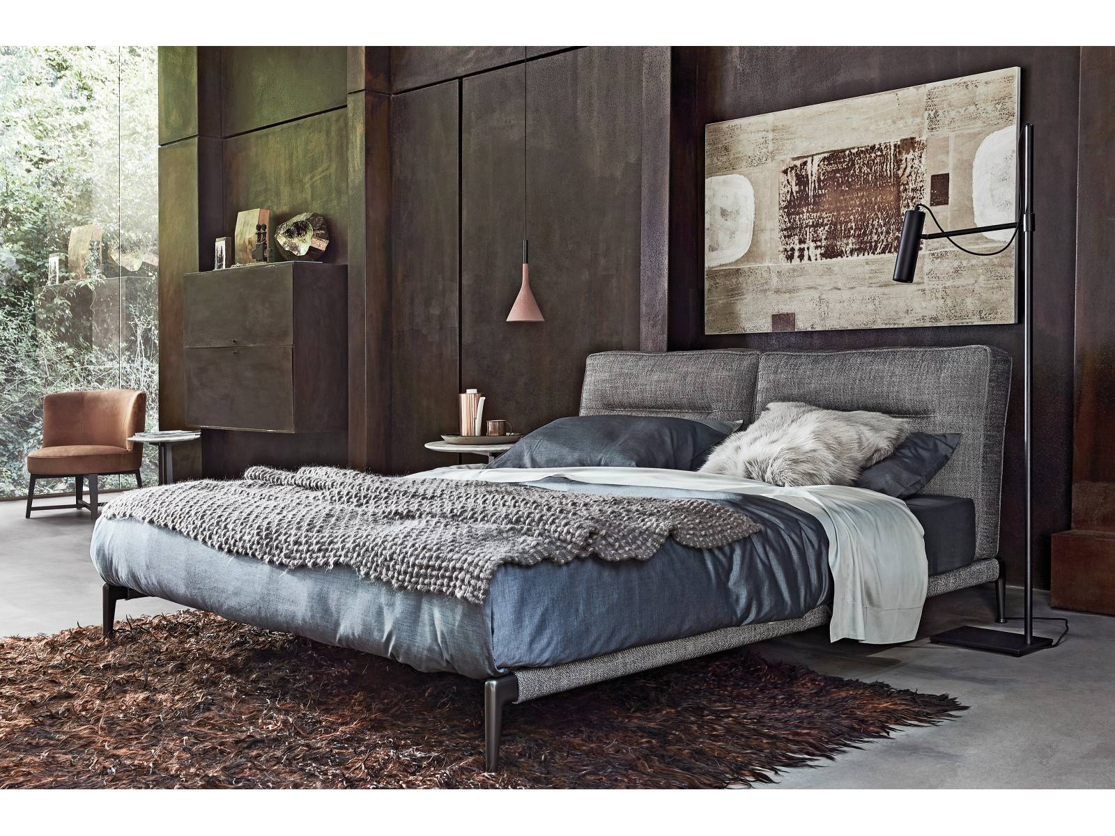 Am Anfang war das Sofa «Adda», dann schuf Antonio Citterio ein gleichnamiges Bett. Es überzeugt mit eleganten Proportionen und einem extra weichen Kopfteil, das aus zwei mit Gänsedaunen gefüllten Kissen besteht. Flexform.