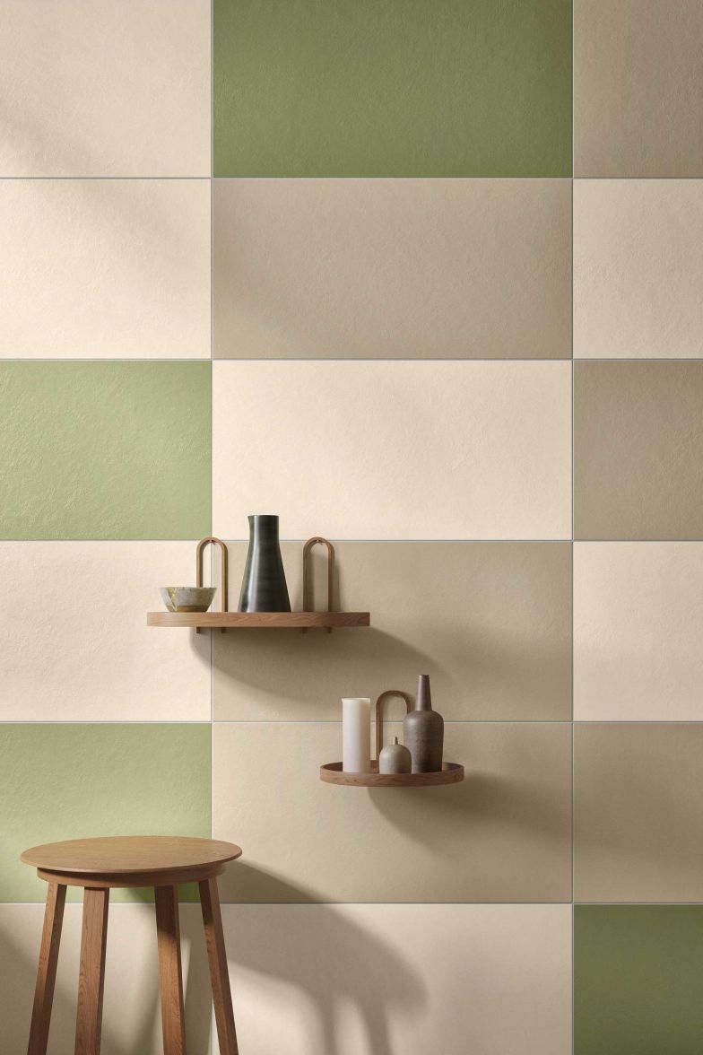 «Stucco Veneziano», ein farbiger Kalkputz, diente als Vorlage für das Design der Wandfliesenserie «Soft Colours». Der Name ist Programm, denn die glasierten Steingutfliesen mit ihren reliefierten Oberflächen sind in sechs matten, leicht angegrauten Pastellfarben erhältlich. VILLEROY-BOCH.CH
