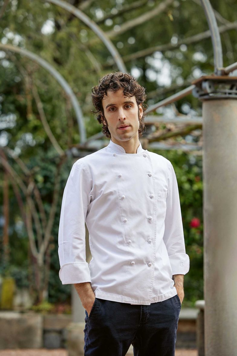 Küchenchef Francesco Sangalli überzeugt mit kreativ ­interpretierten Gerichten, die lokale Aromen modern inszenieren. ­Vollendet wird das kulinarische Erlebnis durch die passende Wein­begleitung des eigenen Weinguts.