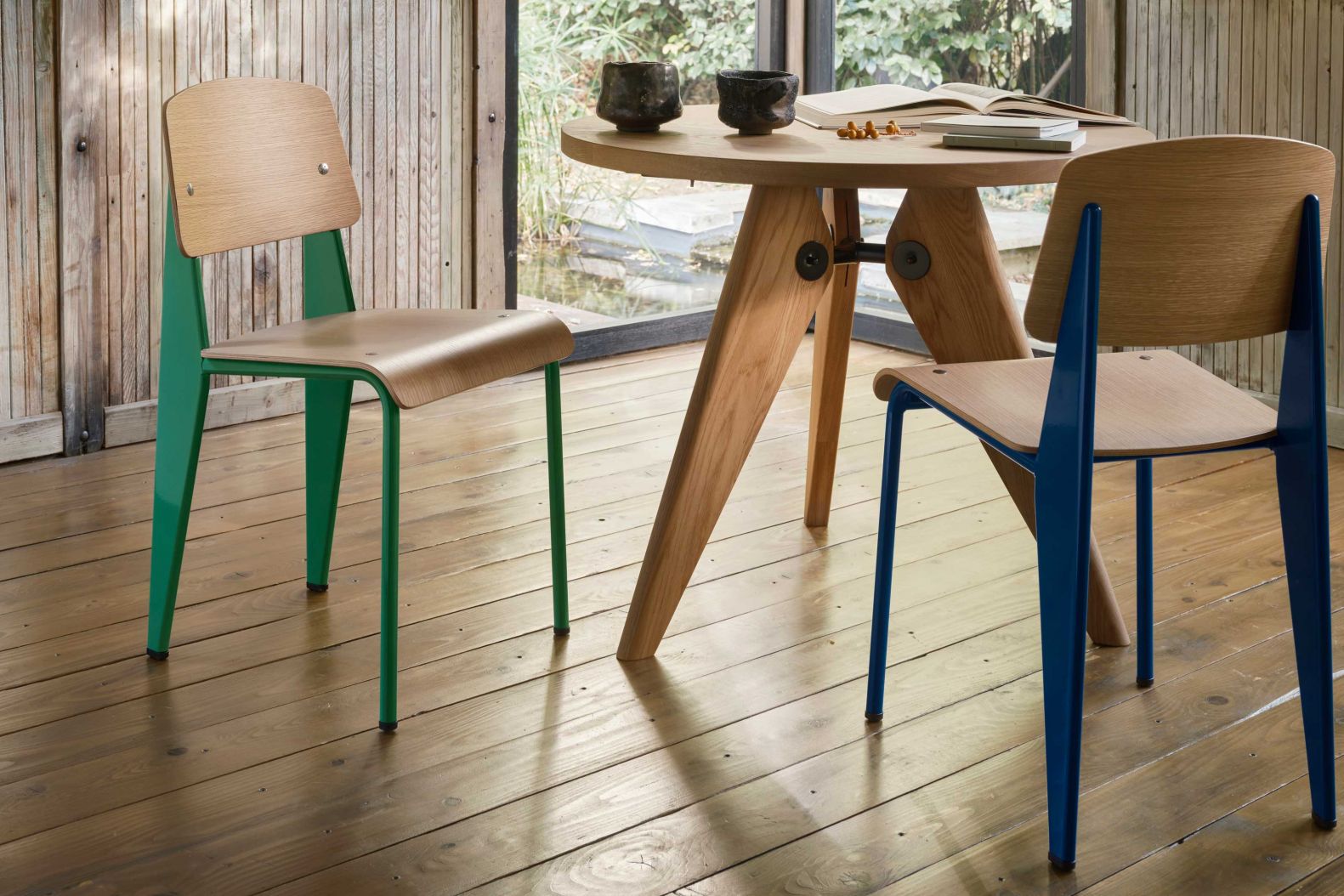 Für alle, die gern stilvoll unter dem Tannenbaum sitzen. Stuhl «Standard» in Grün von Jean Prouvé für VITRA.COM