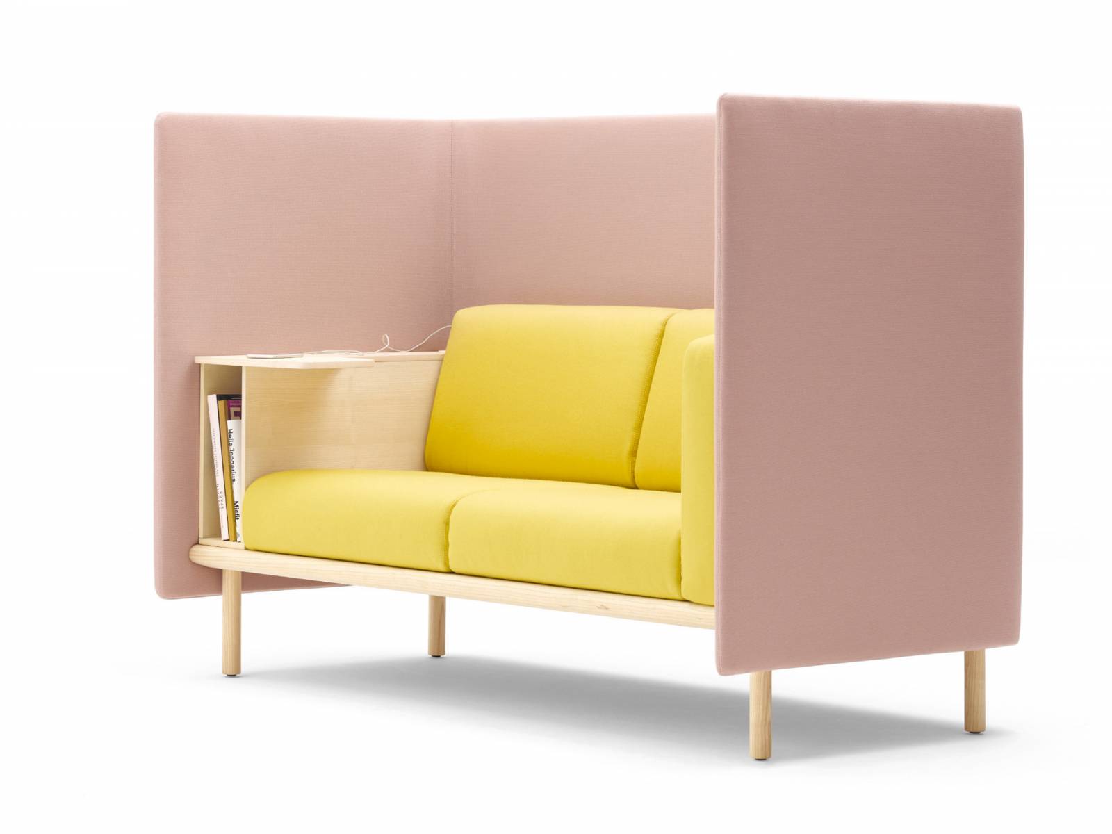 «Floater» ist ein Sofa, das auch eine Büronische sein kann. Je nach Breite kann es mit einem Armlehn-, Arbeits-, Eck- und Mittelregal ausgestattet werden, die auch über eine Stromsteckdose verfügen. Design: Pauline Deltour. COR.