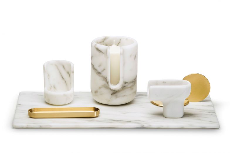«Kouki» ist die erste Zusammenarbeit der italienischen Marke mit dem in Tokio ansässigen Designstudio Nendo. Oki Sato stellt sein Kerzen-Set derart exakt und liebevoll zusammen, dass es an die Gebrauchsgegenstände einer Teezeremonie erinnert. Neben einem Dochtschneider aus Messing umfasst das Sortiment Kerzenhalter, Behälter, Tablett und Streichholzhalter. Editions Milano.