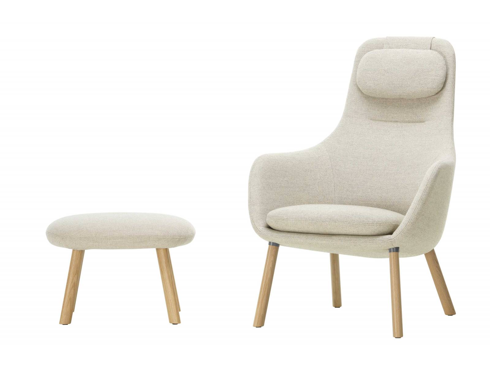 Zu der Stuhlserie «HAL» von Jasper Morrison gesellt sich nun ein Lounger mit Fusshocker. Die Neuinterpretation des weichen, gepolsterten Hochlehner-Sessels sieht mit Sitz- und Nackenkissen so bequem aus, dass man es kaum erwarten kann, darauf Platz zu nehmen. Das Modell ist in diversen Ausführungen erhältlich und mit einer Vielzahl an Stoffen und Ledern beziehbar. Vitra.