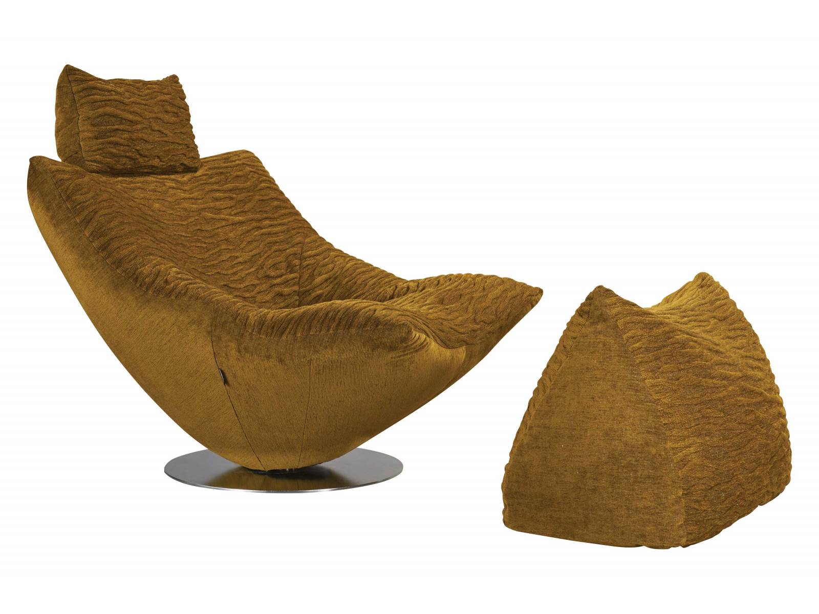 Sessel «Folk» von Stefan Heiliger lädt nicht nur ein, darin zu verweilen – sondern zu bleiben. Denn das Sitzmöbel scheint das Beste eines Sessels und einer Liege zu vereinen und bietet dank seiner ergonomischen Form und der weichen Polsterung hohen Komfort. Foto: Studio Des Plantes. ROCHE BOBOIS.